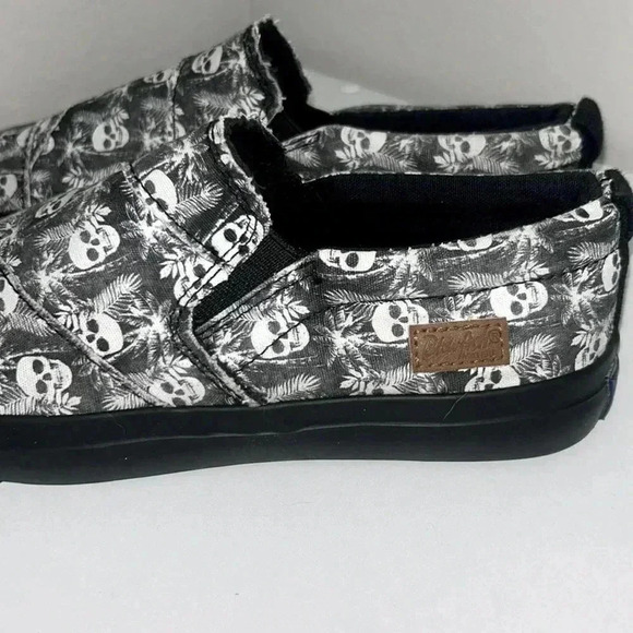 Blowfish skull island slip on - Picture 5 of 6